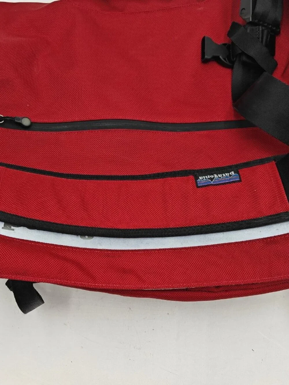 PATAGONIA Large Critical Mass Canvas Reflective Messenger Bag Red